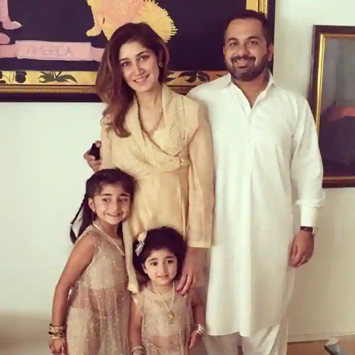 Meher Bano Qureshi, Children's, and husband Samir Chinoy look great