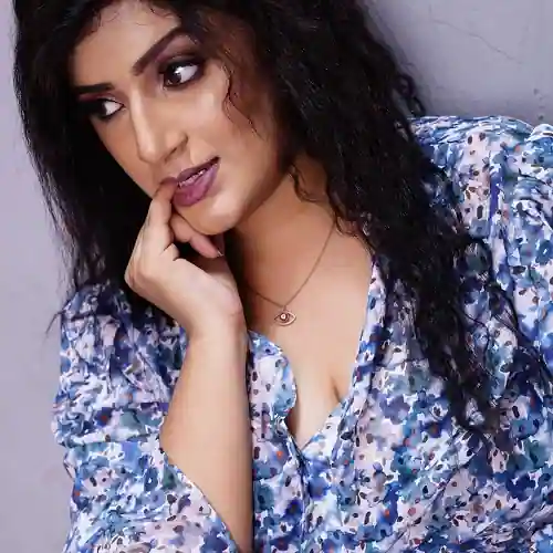 Actress Ayushi Bhowmick HD Photos