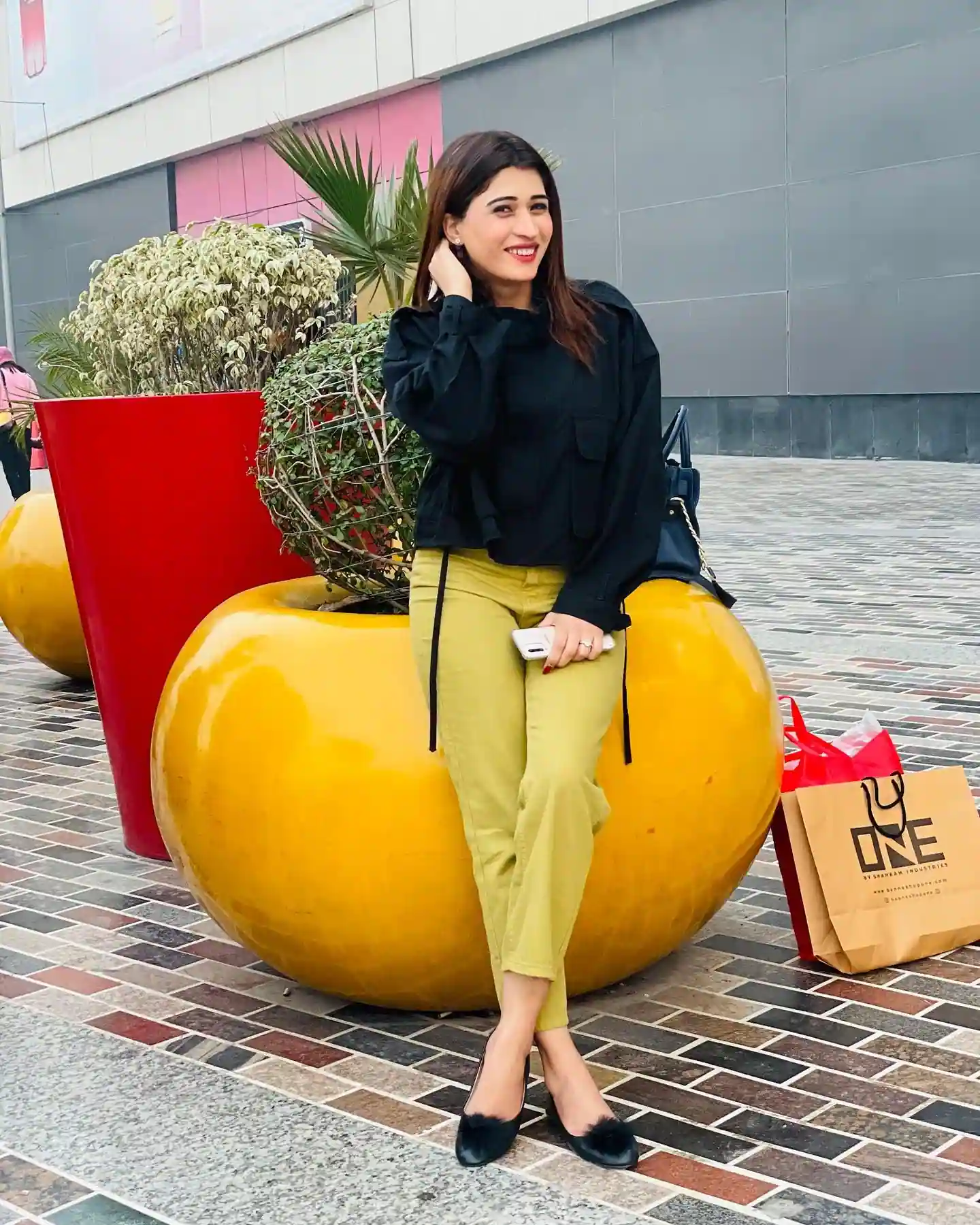 Content Creator Aroosa Khan - Full HD Photos 