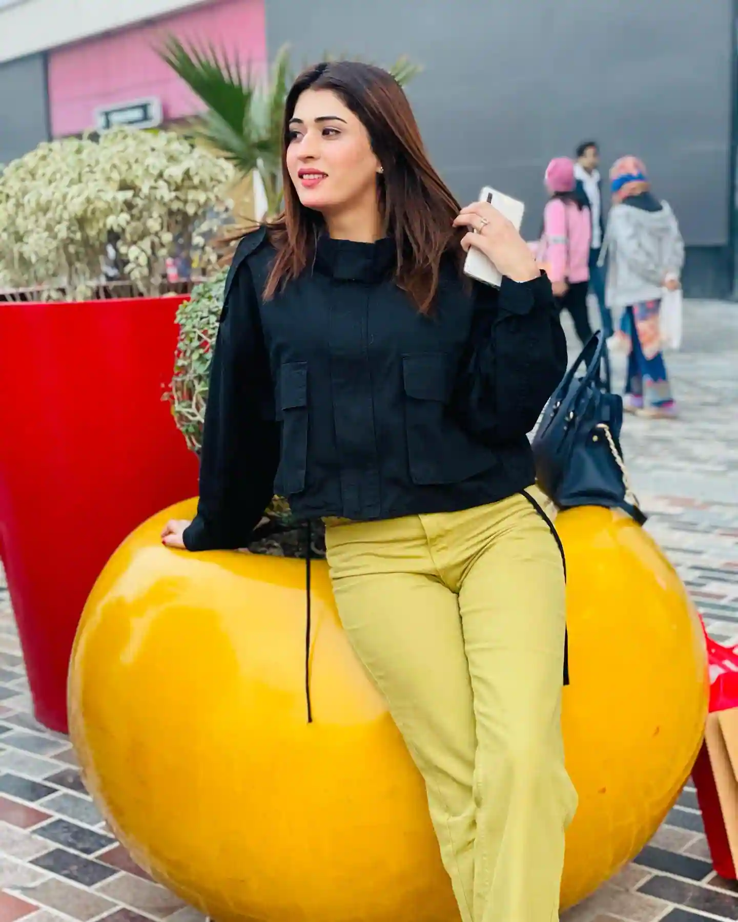 Content Creator Aroosa Khan - Full HD Photos 