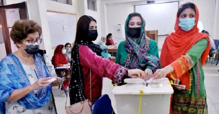 Decisive Moments Unfold as Vote Count Begins in Pakistan's National Assembly Elections