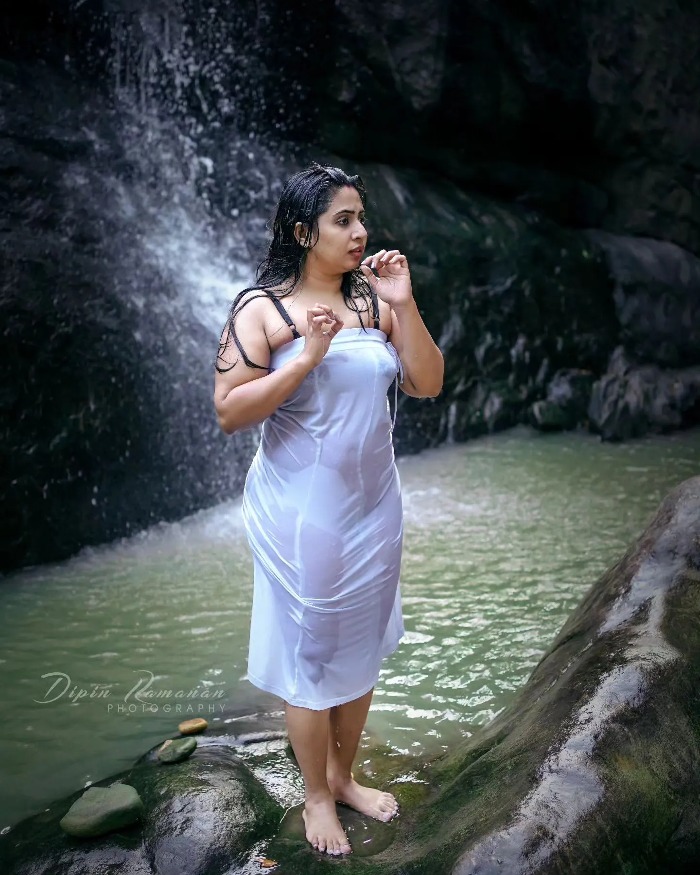 Nila Nambiar Bathing In Saree